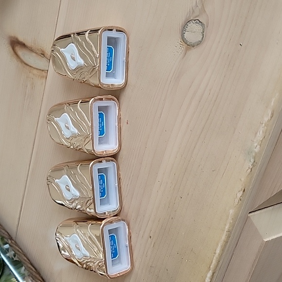 Four Gold Calla Lily Shakers - Picture 5 of 6